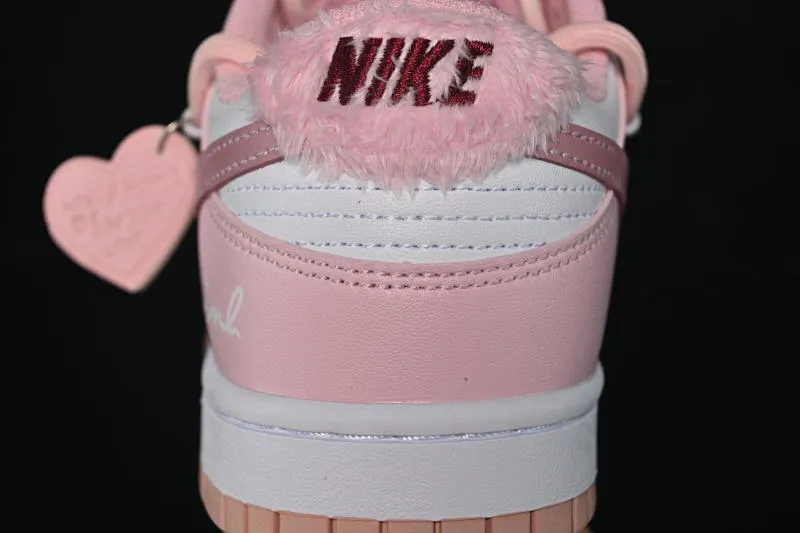 All Categories Nk SB Dunk Series Nk SB Dunk Low Low-top sneakers Nike SB Dunk Low White Pink Straps Low-top casual sneakers DO6485-600